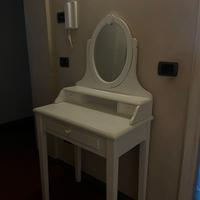 Tavolo da trucco (toeletta)
