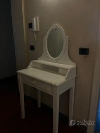 Tavolo da trucco (toeletta)