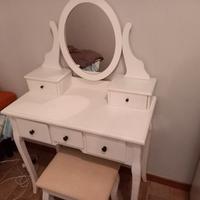 Mobile bianco trucco