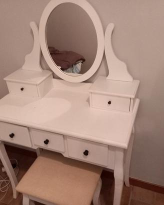 Mobile bianco trucco