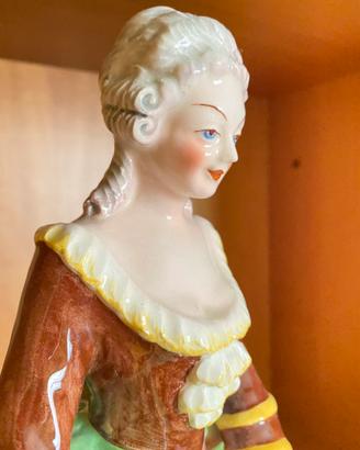 Statuetta gentildonna