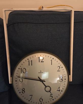 Orologio Siemens bifacciale stile Peter Behrens