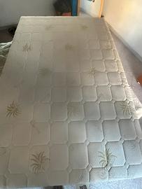 Materasso una piazza e mezzo come NUOVO -m