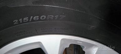    n,° 2 pneumatici 215/60/17