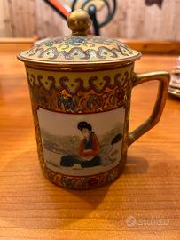 Tazza. In porcellana