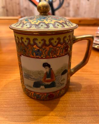 Tazza. In porcellana