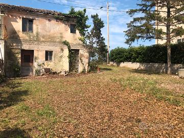 Casa (Porzione di rustico con corte)