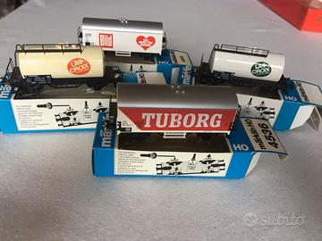 4 vagoni, 2 merci + due carri botti Marklin