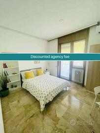 Stanza in appartamento di 200 m² a Milano