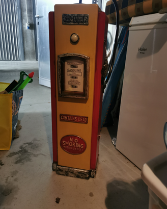 Mobiletto in legno Pompa di Benzina