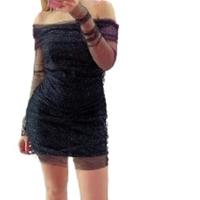 Abito con maniche a velo