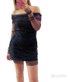 Abito con maniche a velo