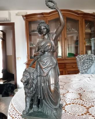 statua in bronzo