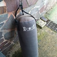 Sacco kick box da 20 kg e dip parallele palestra 