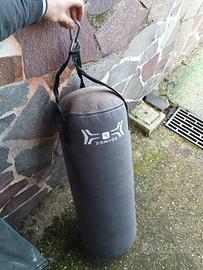 Sacco kick box da 20 kg e dip parallele palestra 