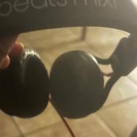 Cuffie con filo beats mixr Ostia antica