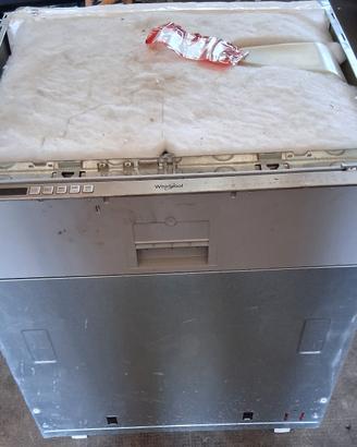 Lavastoviglie Whirlpool WIO3033 DEL a scomparsa 
