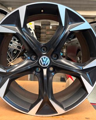 KIT CERCHI E GOMME VOLKSWAGEN GOLF RAGGIO 19