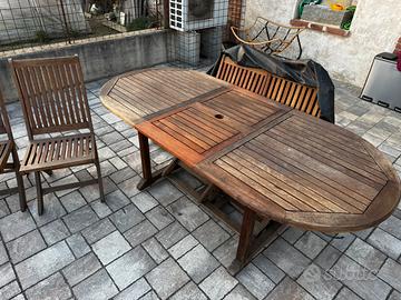 Tavolo con 4 sedie da esterno in legno
