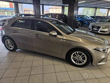 MERCEDES-BENZ A 180 d Automatic Premium