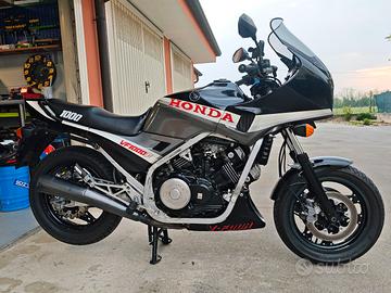 HONDA VF 1000 F INTERCEPTOR 84"