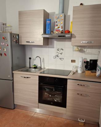 Cucina completa pari al nuovo con elettrodomestici
