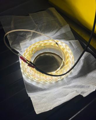 Striscia LED 5m con alimentatore