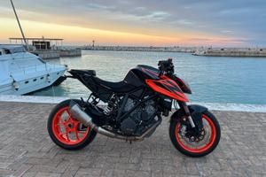 KTM 1290 super duke r