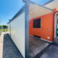 Tenda da esterno motorizzata con telecomando