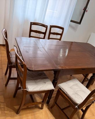 Tavolo con sedie