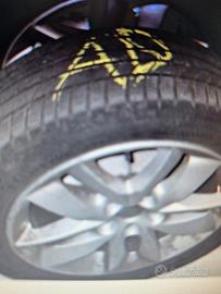 4 gomme invernali 215/55 R17 con cerchi Peugeot da
