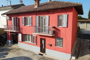 Casa indipendente di 160 m² con 5 locali e box aut