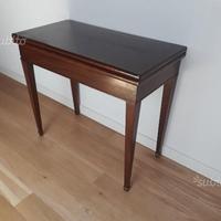 Tavolo da gioco antico