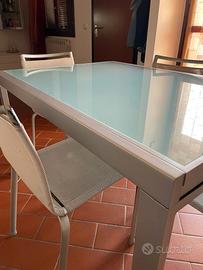 tavolo allungabile in vetro con sedie