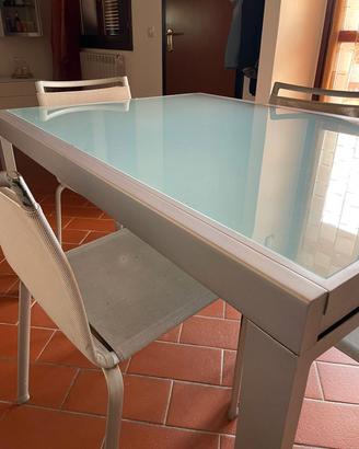 tavolo allungabile in vetro con sedie