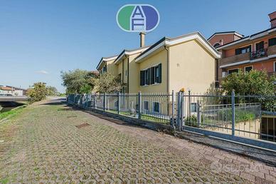 PIANIGA CASA SINGOLA CON 5 CAMERE E 5 BAGNI