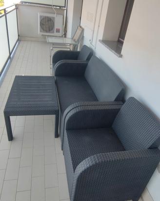 Divanetti in plastica per giardino e terrazzo 