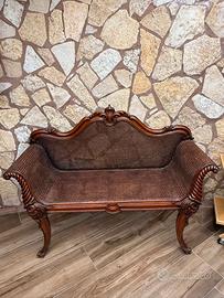 Divanetto antico in legno