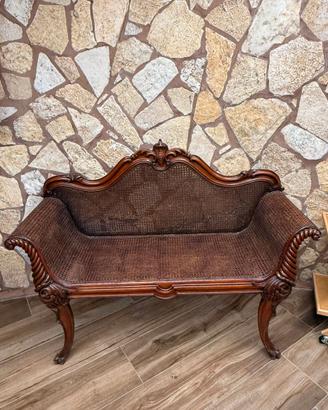 Divanetto antico in legno