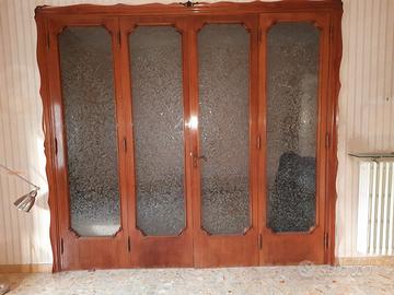 Porta a quattro battenti