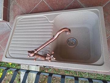 Lavello in Resina con Rubinetto in Rame