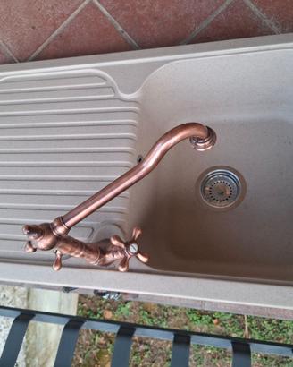 Lavello in Resina con Rubinetto in Rame
