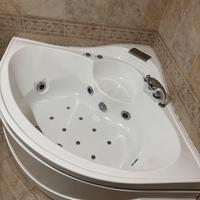 Vasca idromassaggio angolare