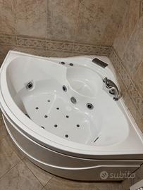 Vasca idromassaggio angolare