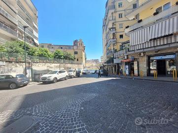 NEGOZIO A NAPOLI