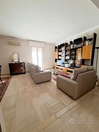 Elegante Appartamento Ammobiliato – Centro