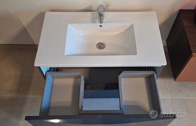 Set bagno: lavabo, specchio e colonna sospesa