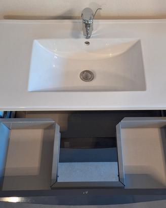 Set bagno: lavabo, specchio e colonna sospesa
