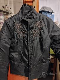 Giacca imbottita donna molto morbida al tatto.