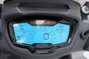 PIAGGIO BEVERLY 300 – NERO OPACO – 8.700 KM